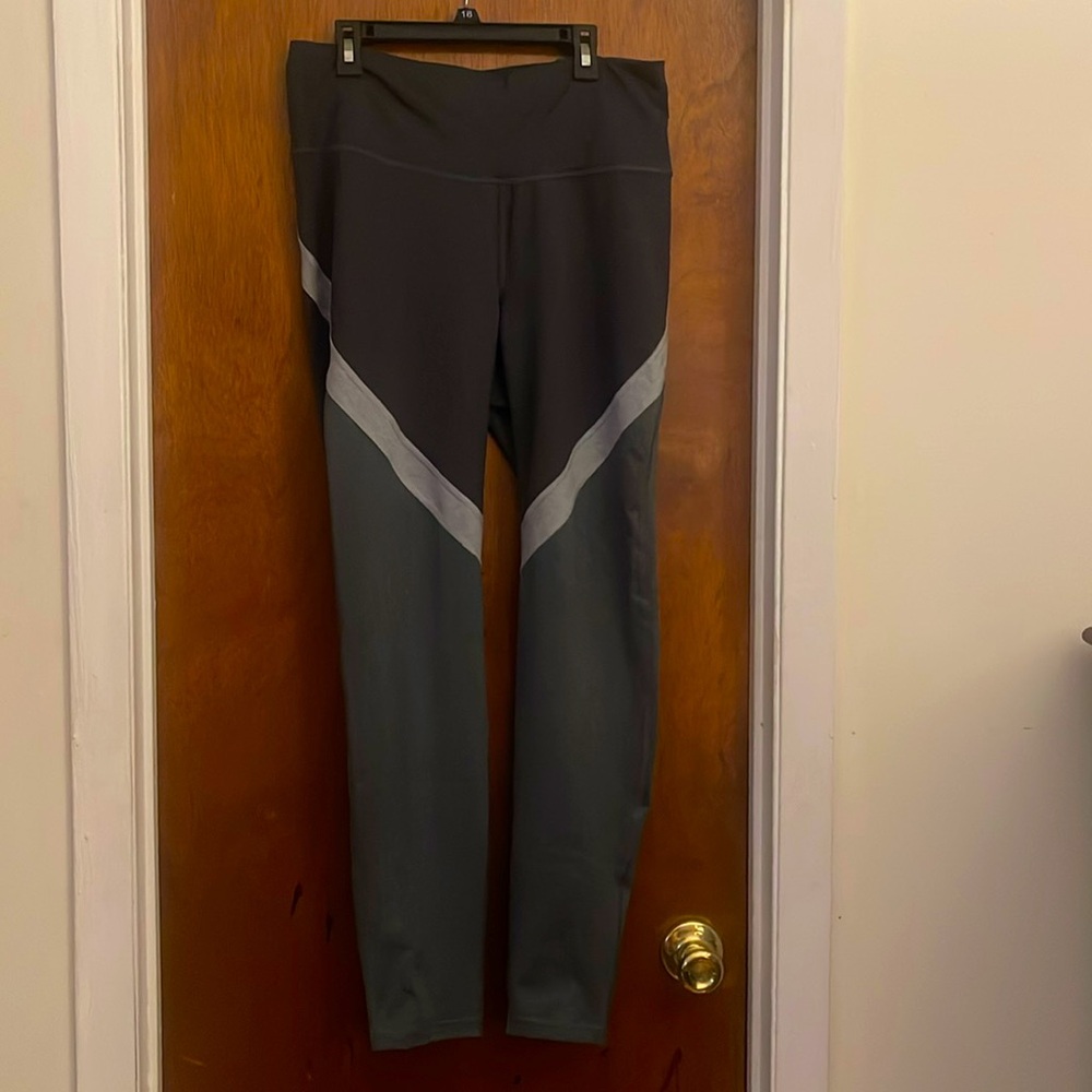 Old Navy Active Women’s Leggings Gray Go-Dry Colorblock
